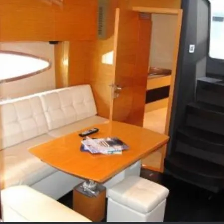 Botel Riva Splendida 22 Metri 6 Pax *